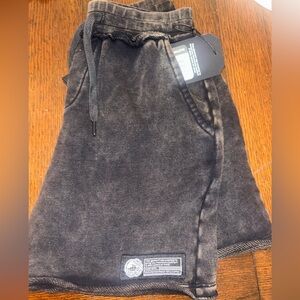 Alphalete Men’s Terry Relaxed Short in the color Onyx